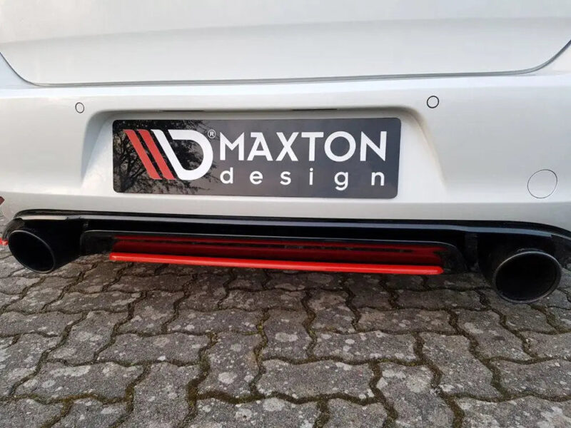 Maxton Design Central Rear Splitter Volkswagen Golf MK7 GTI Clubsport 16-17 - Image 2